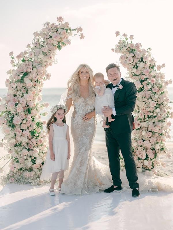 Shoulder, Smile, Flower, Wedding dress