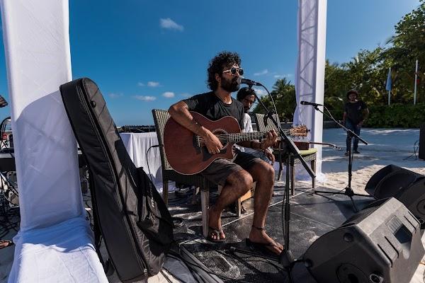 Sky, Musical instrument, Microphone, Musician